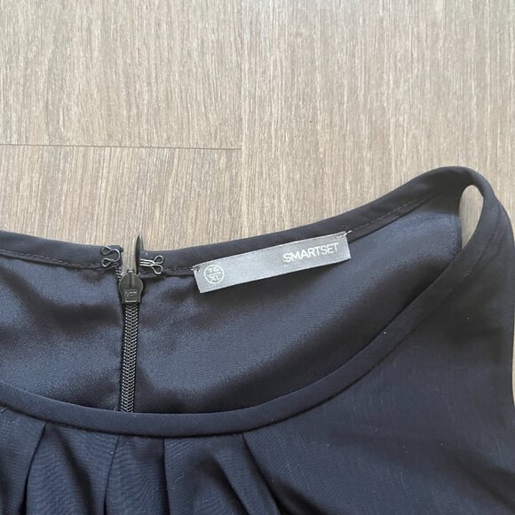 Smart Set Sleeveless Mini Dress with Cobalt Blue Hem - Picture 4 of 9